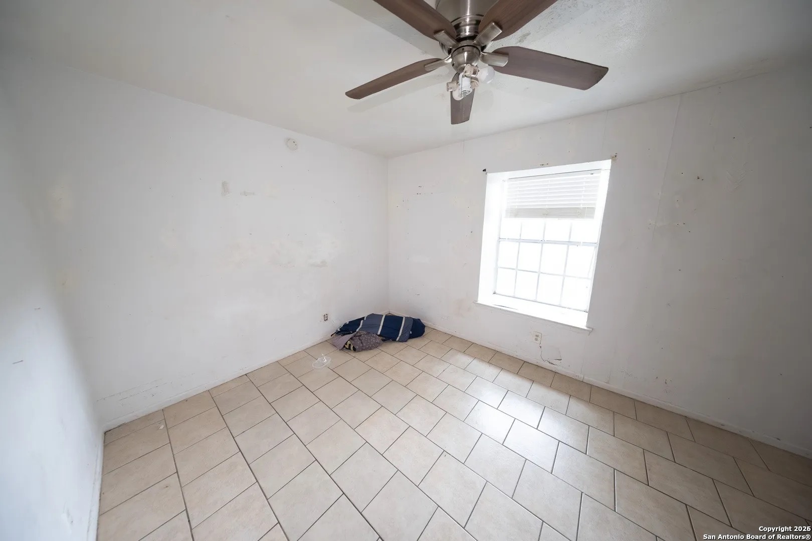 170 De Chantle Road, Unit 709 San Antonio, TX 78201 - Photo 11 of 24 a view of an empty room and window