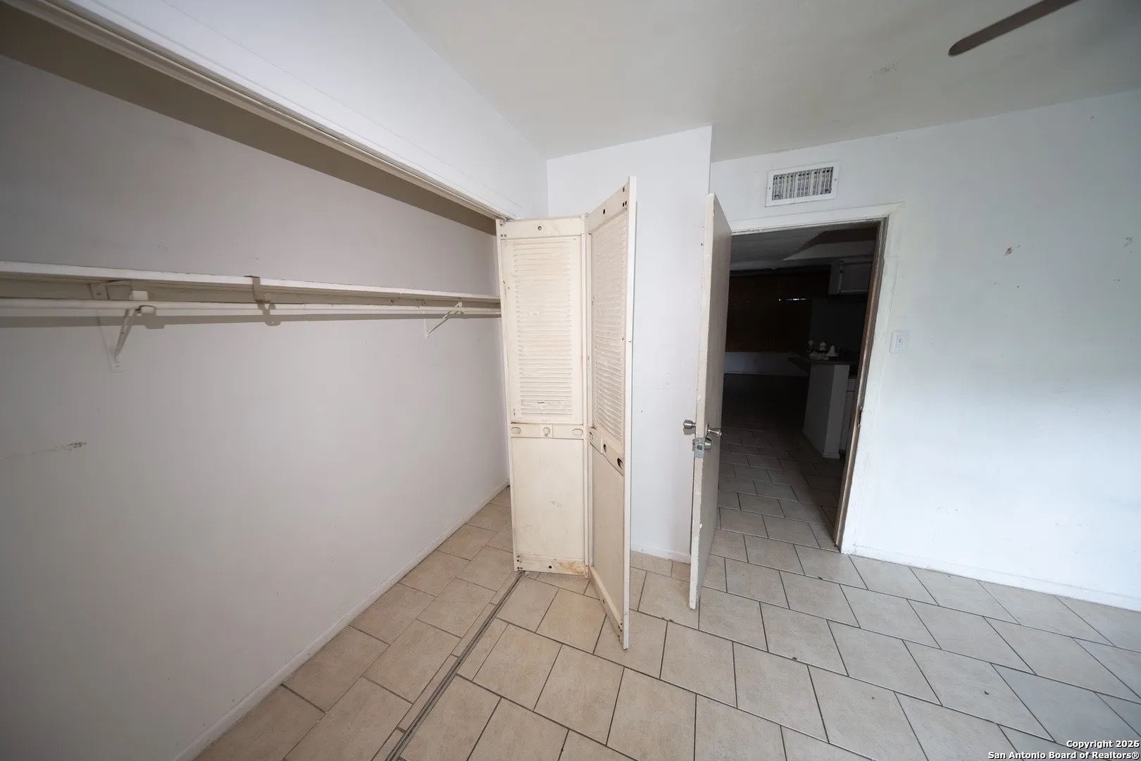 170 De Chantle Road, Unit 709 San Antonio, TX 78201 - Photo 13 of 24 a view of an empty room