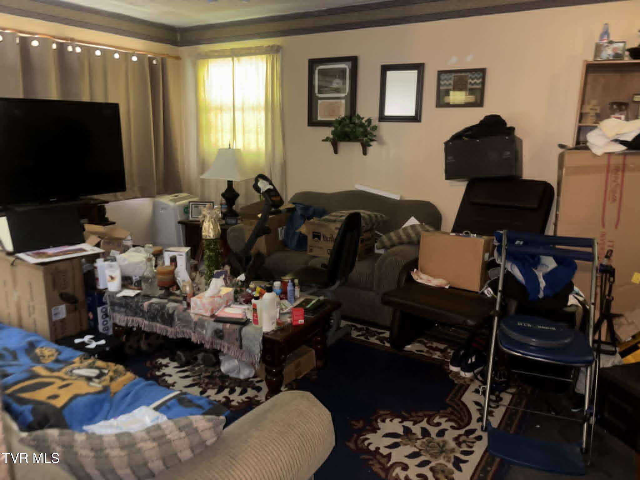 227 Fir Street Appalachia, VA 24216 - Photo 11 of 12 Livingroom 2