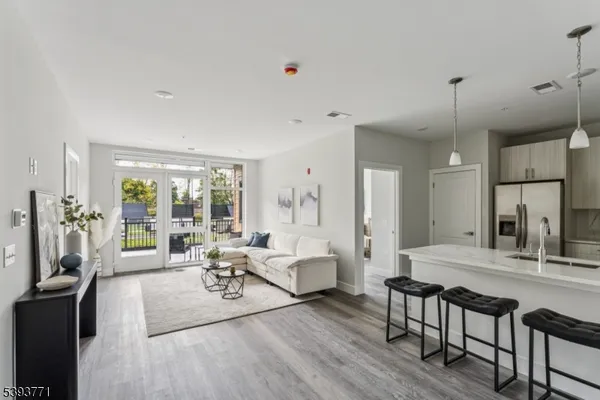 $3,300 | 140 West Webster Avenue, Unit 114, Roselle Park, NJ 07204