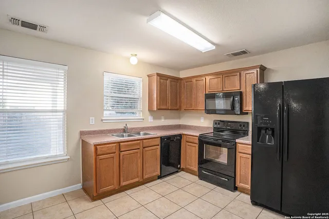 $194,900 | 1027 Canadian Goose, San Antonio, TX 78245