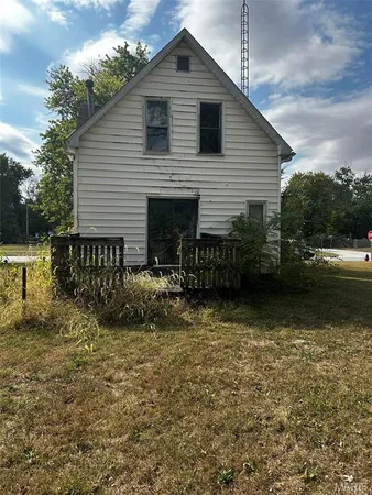 $27,500 | 318 North Cedar Street, Nokomis, IL 62075