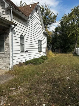 $27,500 | 318 North Cedar Street, Nokomis, IL 62075