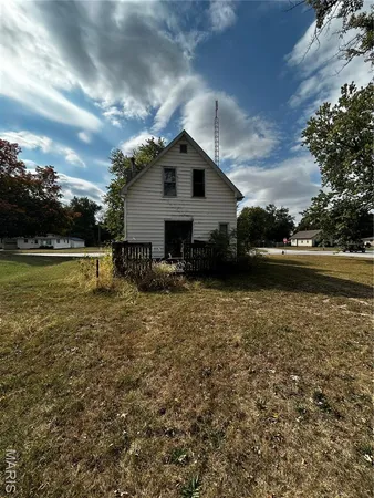 $27,500 | 318 North Cedar Street, Nokomis, IL 62075