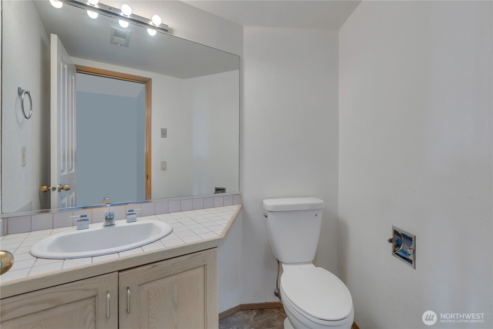 7326 Steilacoom Boulevard Southwest, Unit D3 Tacoma, WA 98499 - Photo 15 of 34