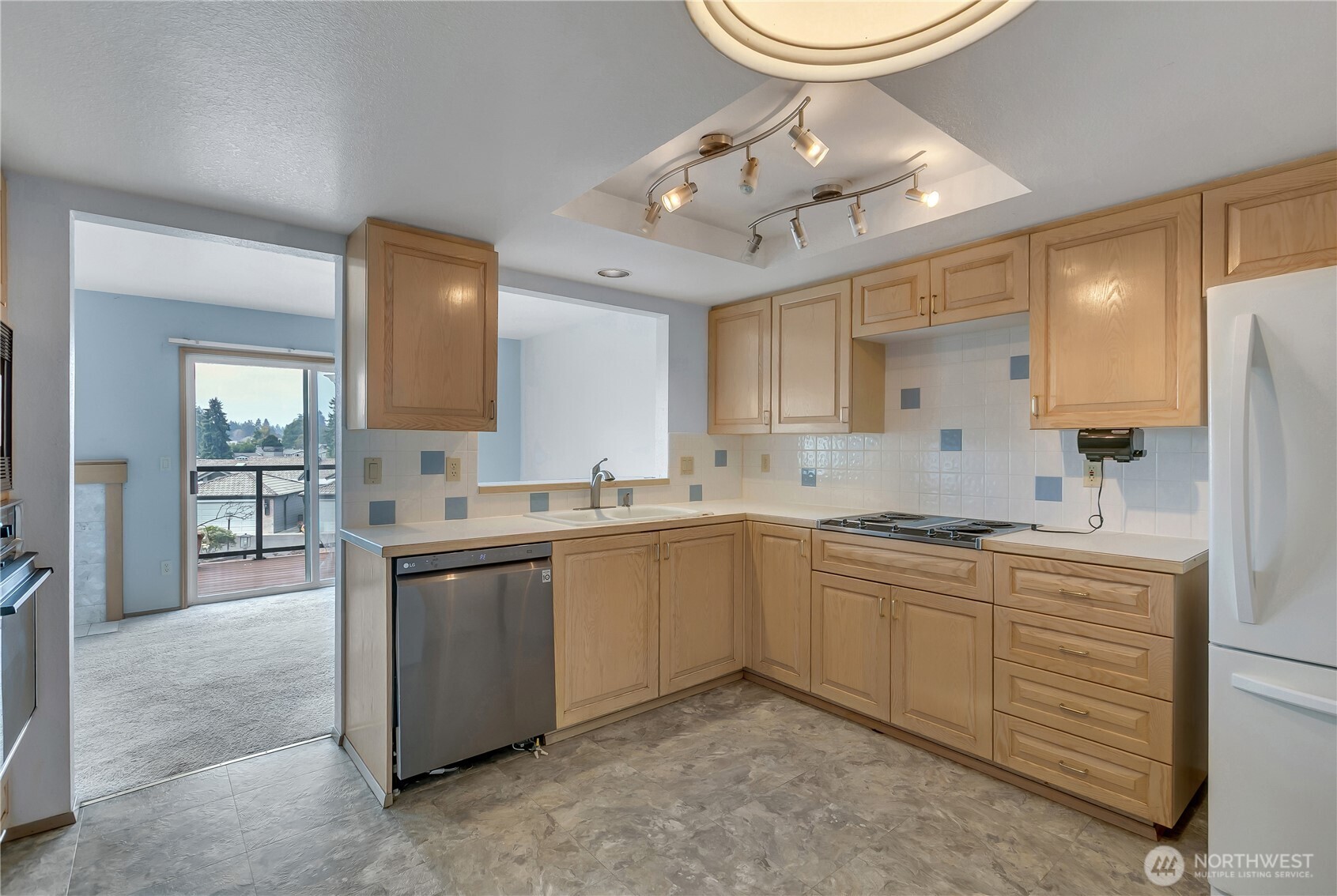 7326 Steilacoom Boulevard Southwest, Unit D3 Tacoma, WA 98499 - Photo 5 of 34