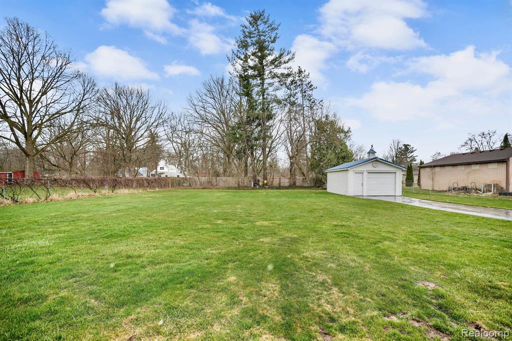 4304 Lapeer Road Burton, MI 48509 - Photo 39 of 49 Gallery Image 39