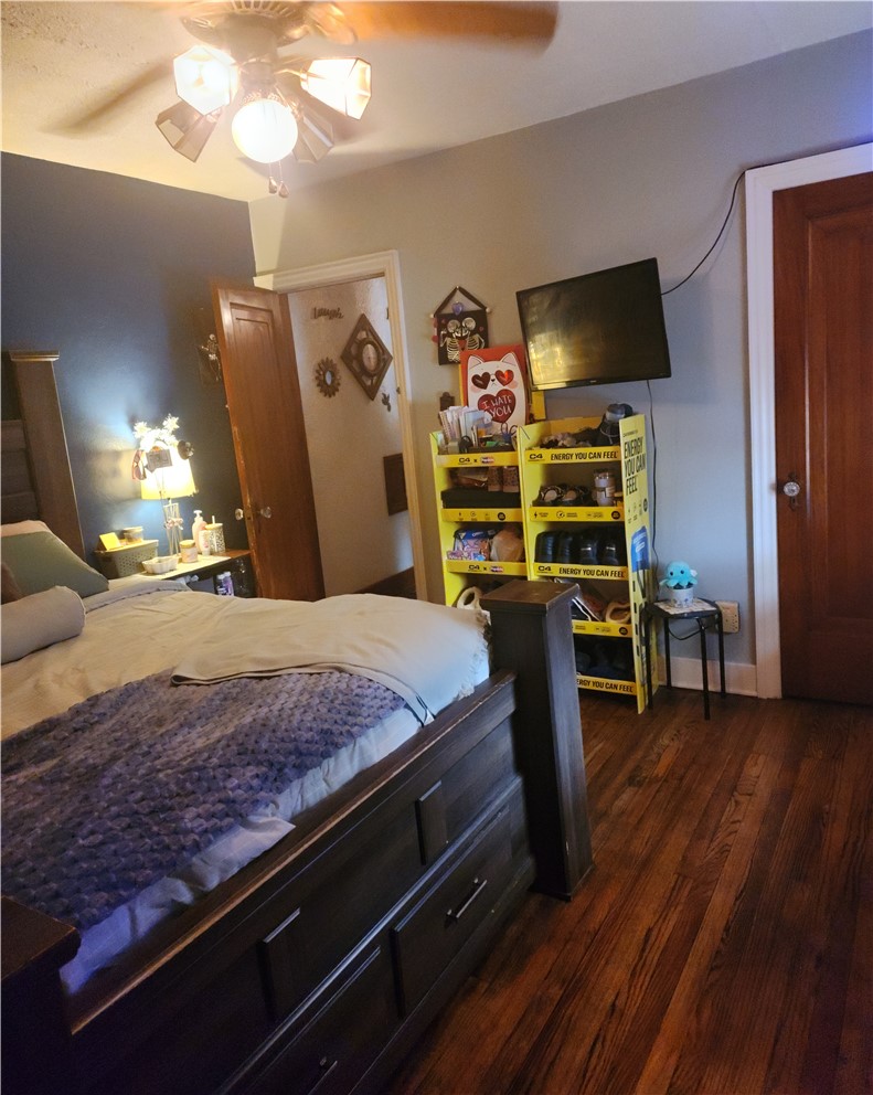 1436 Ruskin Road Dayton, OH 45406 - Photo 26 of 29 This cozy bedroom features durable hardwood flooring, perfect for comfortable living.