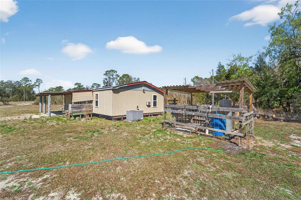 35238 Manuel Street Webster, FL 33597 - Photo 11 of 81