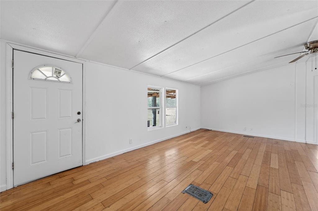 35238 Manuel Street Webster, FL 33597 - Photo 16 of 81