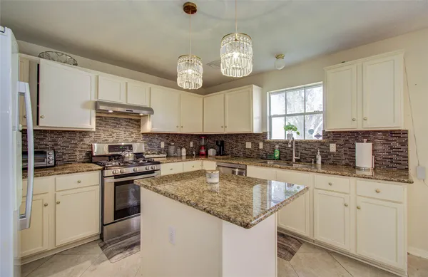 $2,500 | 3219 Leila Oaks Drive, Houston, TX 77082
