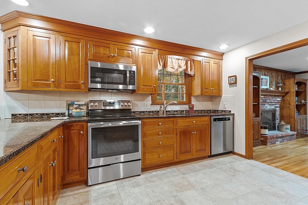 3 Ridge Hill Way Andover, MA 01810 - Photo 12 of 34 Gallery Image 12