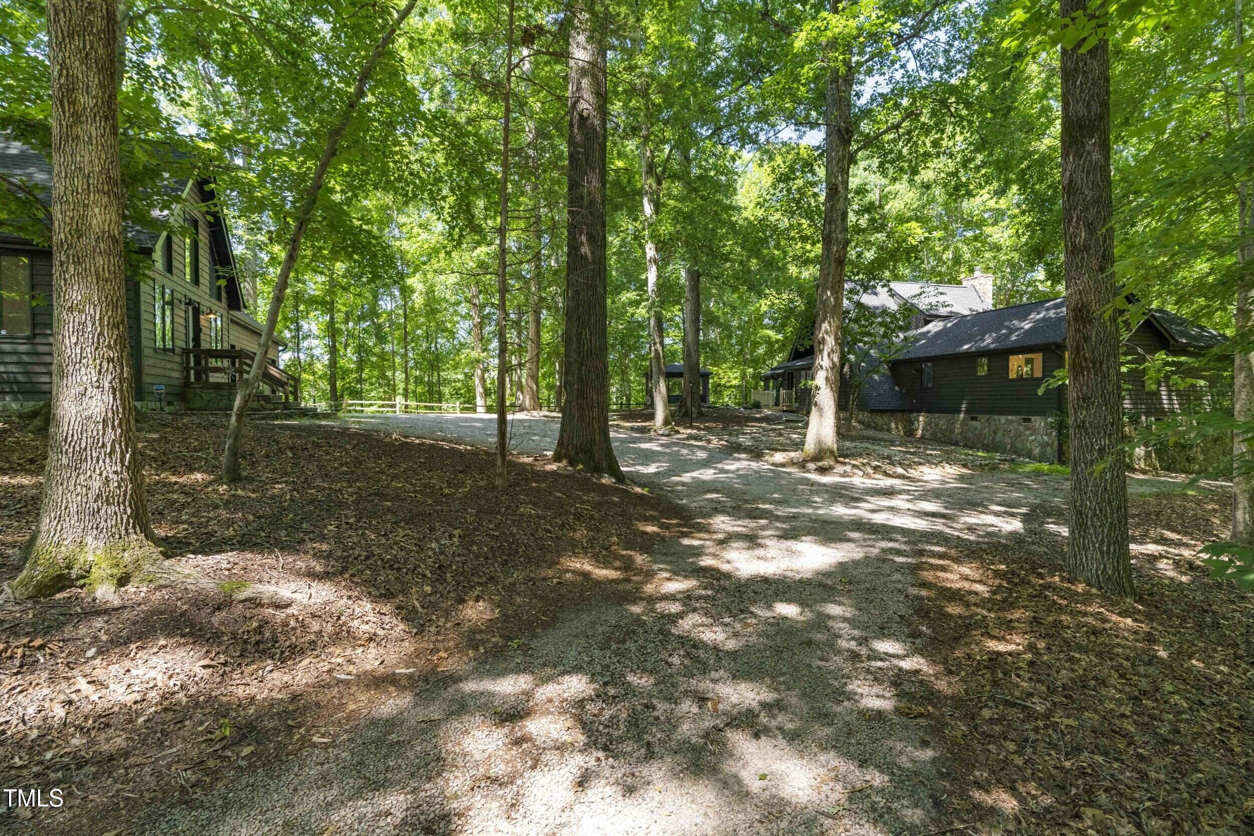 Detached 3 car garage with in-law apartment