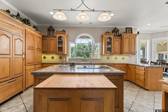 $735,000 | 9040 County Road 3600, Brownsboro, TX 75756