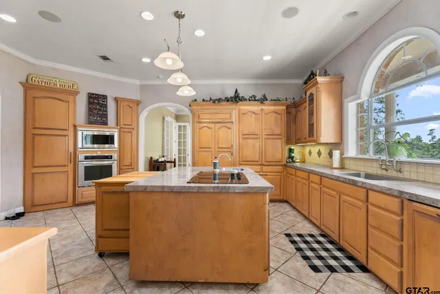 $735,000 | 9040 County Road 3600, Brownsboro, TX 75756