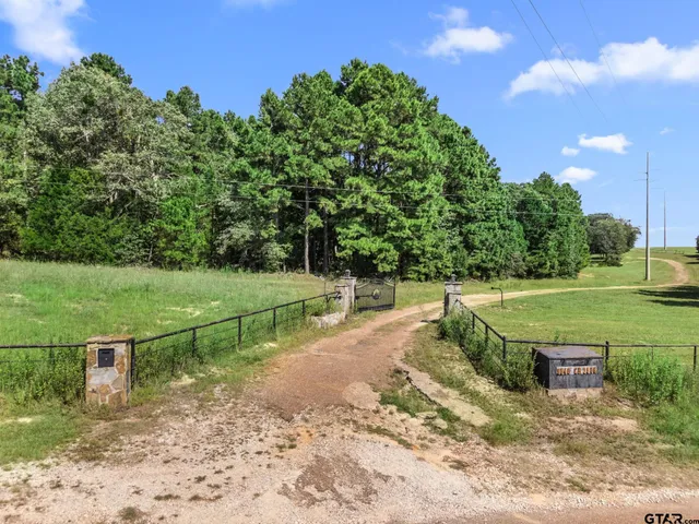 $735,000 | 9040 County Road 3600, Brownsboro, TX 75756