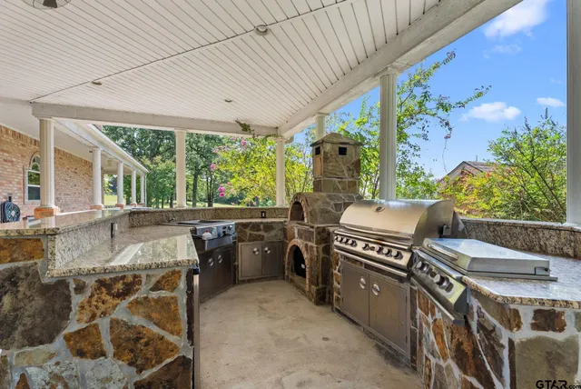 $735,000 | 9040 County Road 3600, Brownsboro, TX 75756