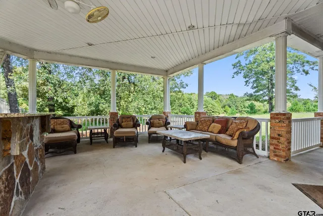 $735,000 | 9040 County Road 3600, Brownsboro, TX 75756