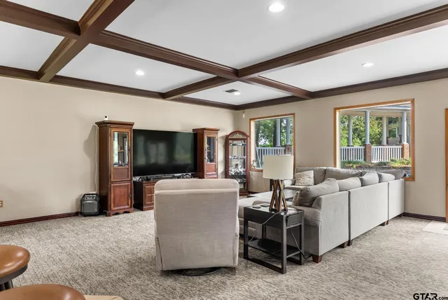 $735,000 | 9040 County Road 3600, Brownsboro, TX 75756