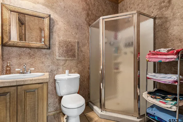 $735,000 | 9040 County Road 3600, Brownsboro, TX 75756