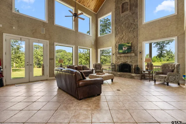 $735,000 | 9040 County Road 3600, Brownsboro, TX 75756