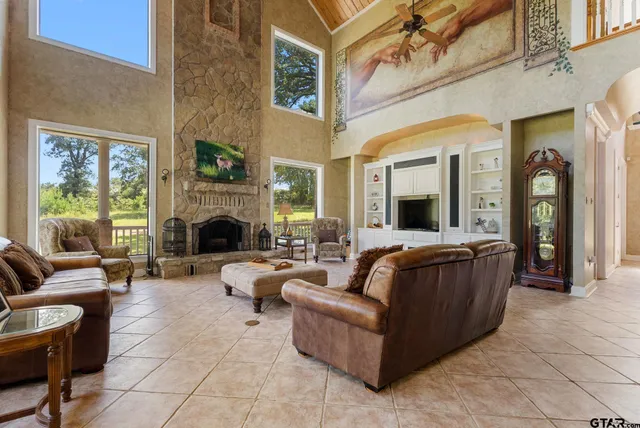 $735,000 | 9040 County Road 3600, Brownsboro, TX 75756