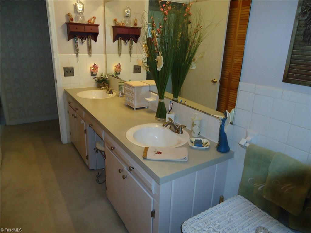 1843 River Dale Road Pfafftown, NC 27040 - Photo 10 of 29 Gallery Image 10