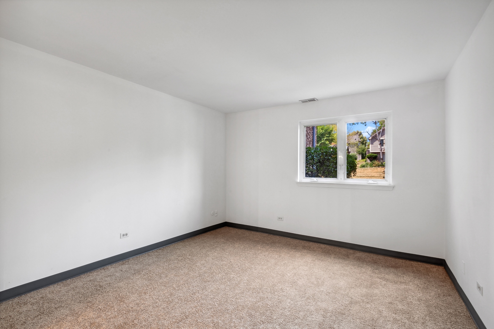 1464 Stonebridge Circle, Unit E2 Wheaton, IL 60189 - Photo 6 of 14 an empty room with a window