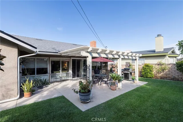 a view of a house with backyard and sitting area