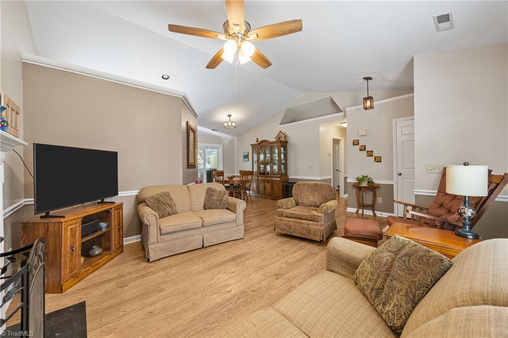3922 Landover Drive High Point, NC 27265 - Photo 10 of 34