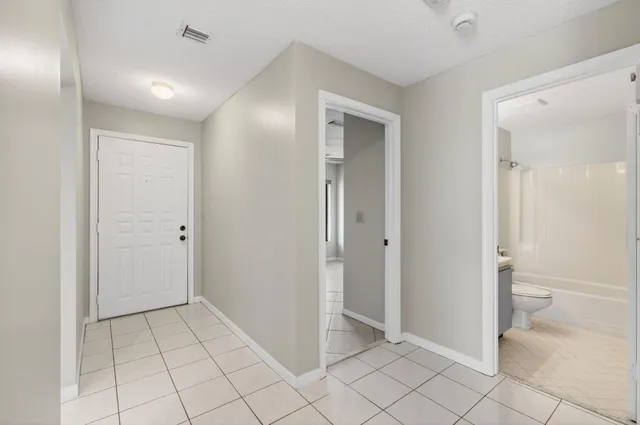 $295,000 | 400 Club Circle, Unit 201, Boca Raton, FL 33487