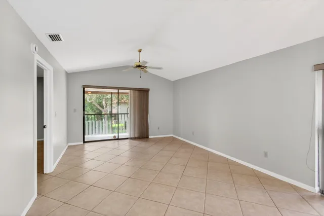 $295,000 | 400 Club Circle, Unit 201, Boca Raton, FL 33487