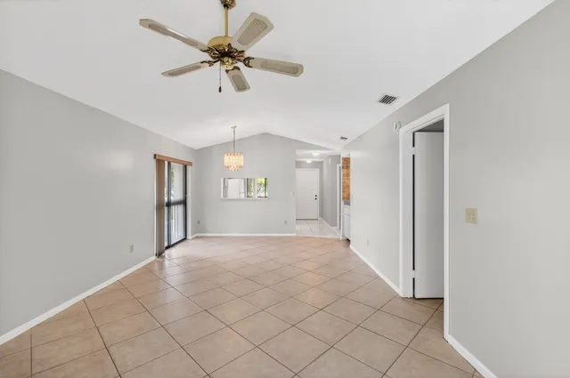 $295,000 | 400 Club Circle, Unit 201, Boca Raton, FL 33487