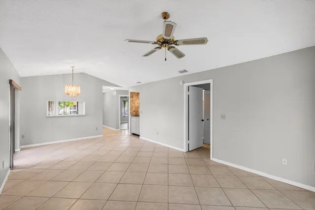 $295,000 | 400 Club Circle, Unit 201, Boca Raton, FL 33487