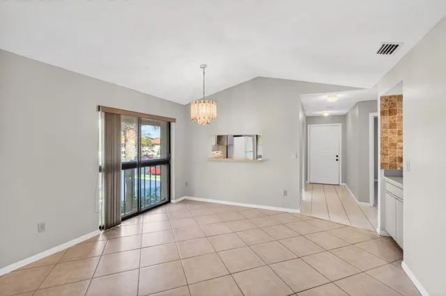 $295,000 | 400 Club Circle, Unit 201, Boca Raton, FL 33487
