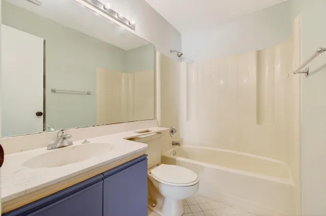 $295,000 | 400 Club Circle, Unit 201, Boca Raton, FL 33487