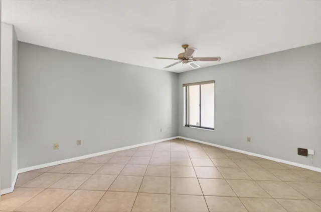 $295,000 | 400 Club Circle, Unit 201, Boca Raton, FL 33487