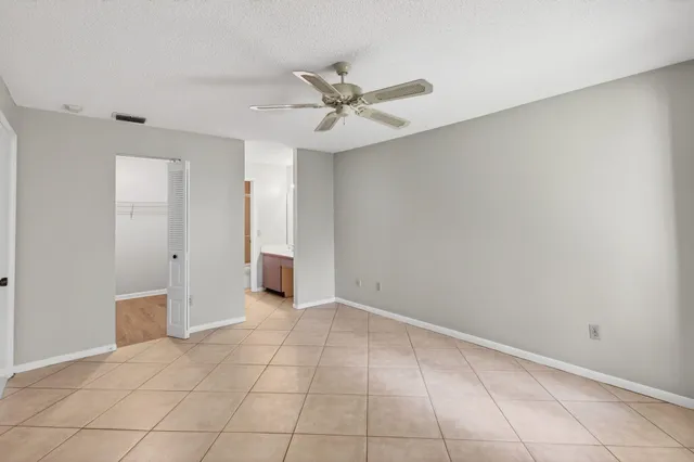 $295,000 | 400 Club Circle, Unit 201, Boca Raton, FL 33487
