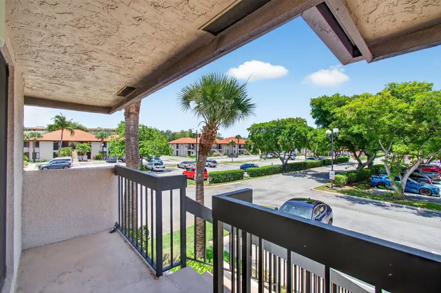 $295,000 | 400 Club Circle, Unit 201, Boca Raton, FL 33487
