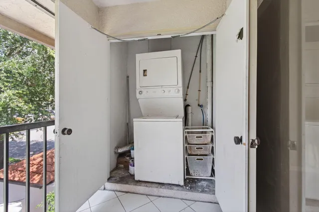 $295,000 | 400 Club Circle, Unit 201, Boca Raton, FL 33487