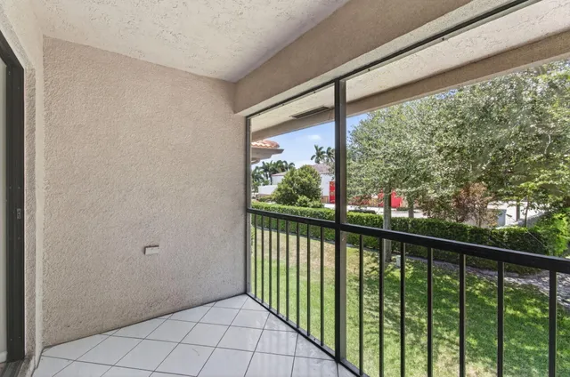 $295,000 | 400 Club Circle, Unit 201, Boca Raton, FL 33487