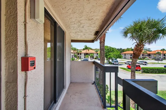 $295,000 | 400 Club Circle, Unit 201, Boca Raton, FL 33487