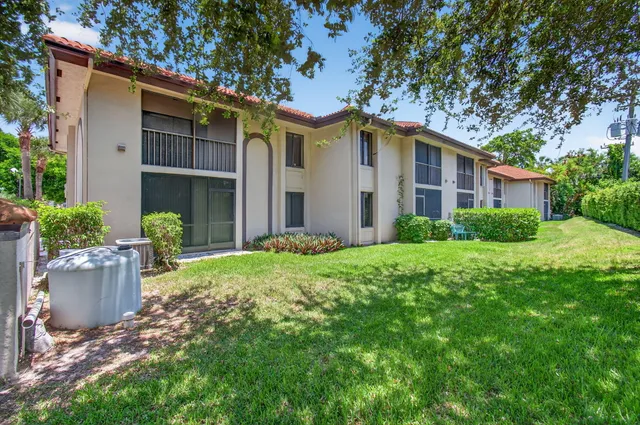 $295,000 | 400 Club Circle, Unit 201, Boca Raton, FL 33487