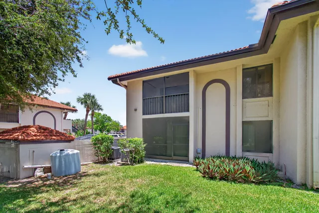$295,000 | 400 Club Circle, Unit 201, Boca Raton, FL 33487