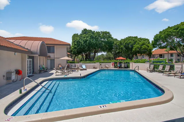 $295,000 | 400 Club Circle, Unit 201, Boca Raton, FL 33487