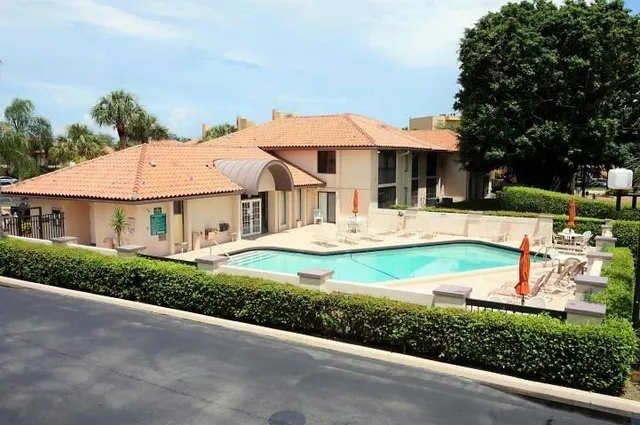 $295,000 | 400 Club Circle, Unit 201, Boca Raton, FL 33487