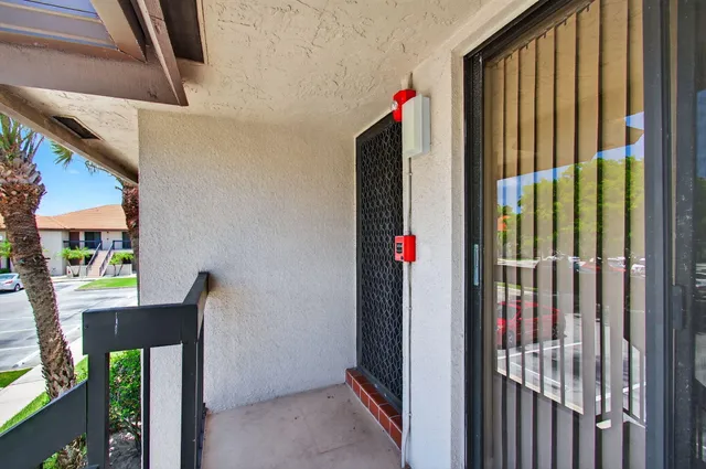 $295,000 | 400 Club Circle, Unit 201, Boca Raton, FL 33487