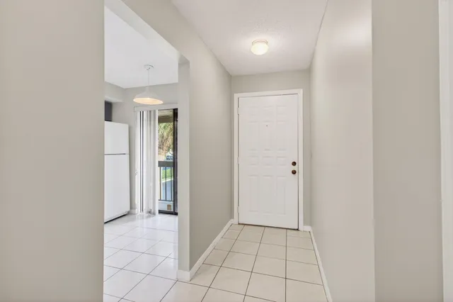 $295,000 | 400 Club Circle, Unit 201, Boca Raton, FL 33487