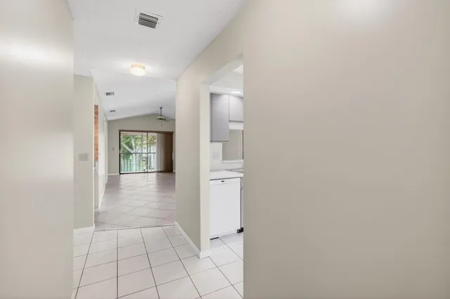 $295,000 | 400 Club Circle, Unit 201, Boca Raton, FL 33487