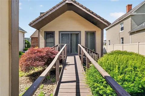 $285,000 | 246 Arthur Street, Zelienople, PA 16063